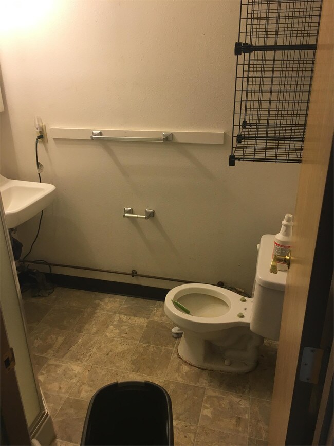 Foto del edificio - 1472 Chena Point Ave