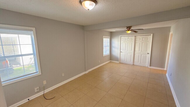 Foto del edificio - 3494 Cane Ridge Dr