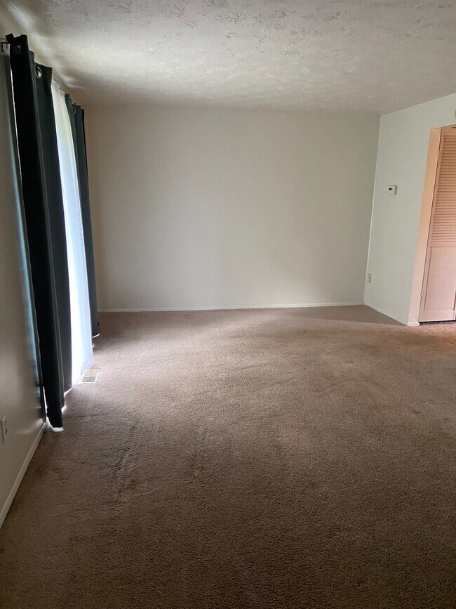 Building Photo - 2018 Devonwood Dr