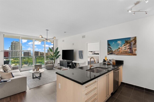 Foto del edificio - 79 SW 12th St