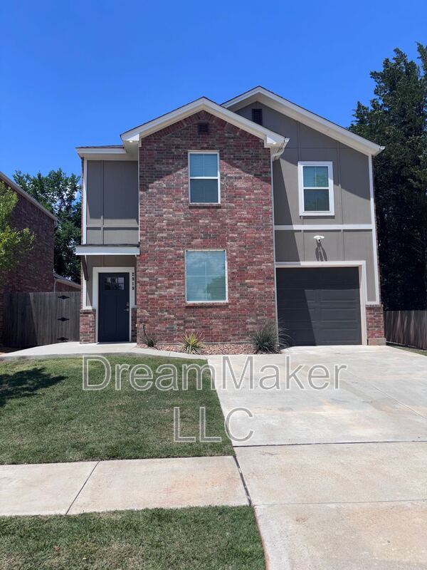 Building Photo - 2819 Clifton Ter