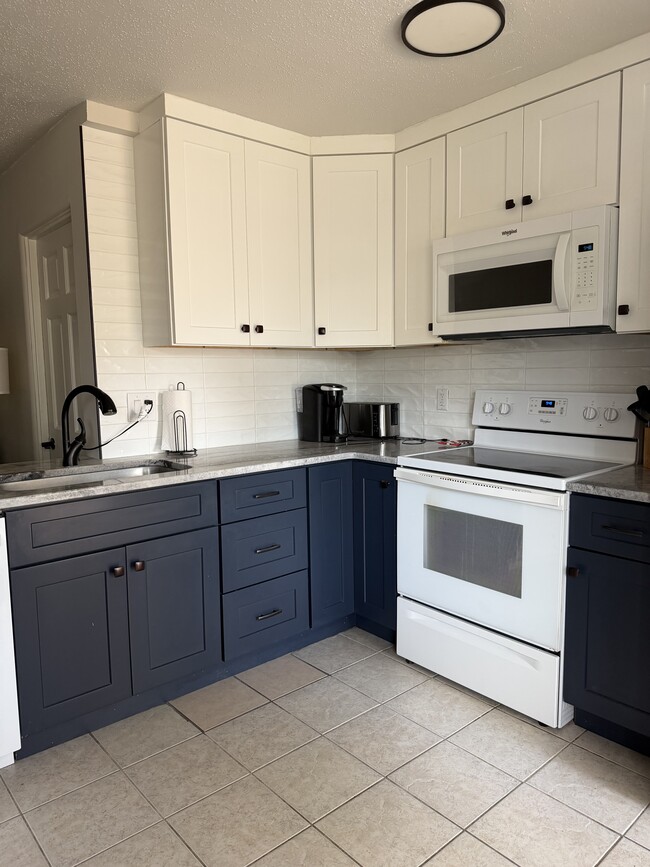 Building Photo - 4463 Emerson Ave S
