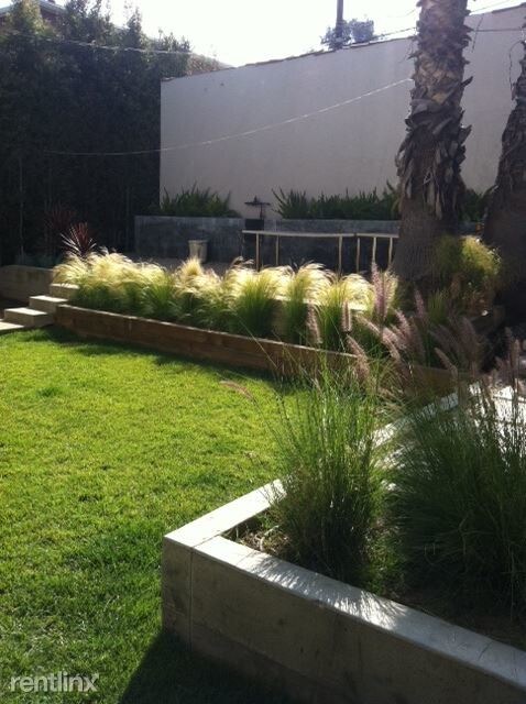 Foto del edificio - 904 Silver Lake Blvd