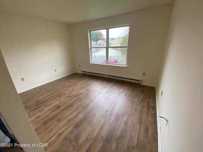 Building Photo - 634 N Penn Ct