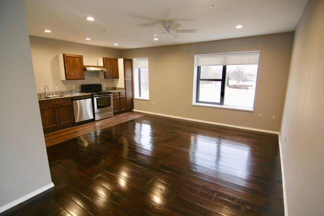 Foto del edificio - 1306 E 11th St