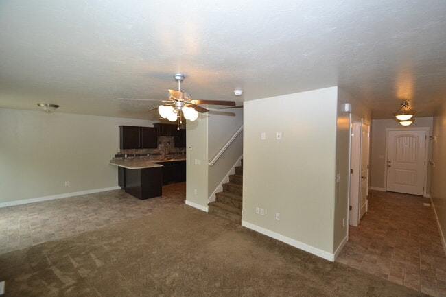 Photo - Beautiful 3 Bed/2.5 Bath in Draper!!! House