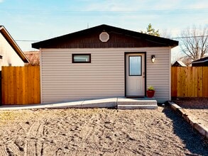 Building Photo - 741 Elm Dr