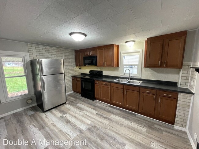 Building Photo - 2 br, 2 bath House - 123 Ash St.