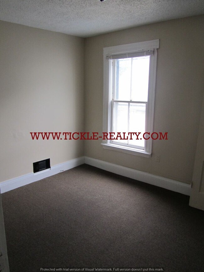 Building Photo - 27-29-29 Edmonds St