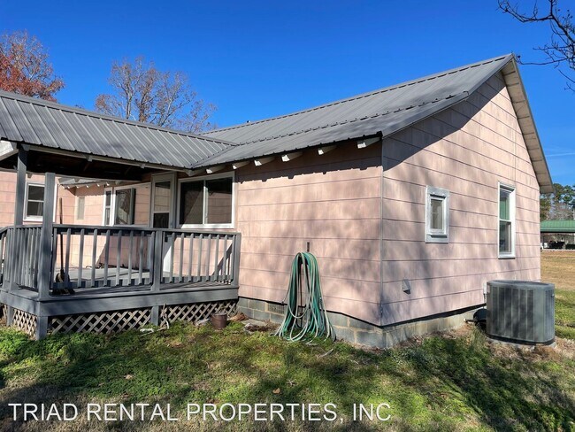 Building Photo - 1 br, 1.5 bath House - 474 S. MAIN ST