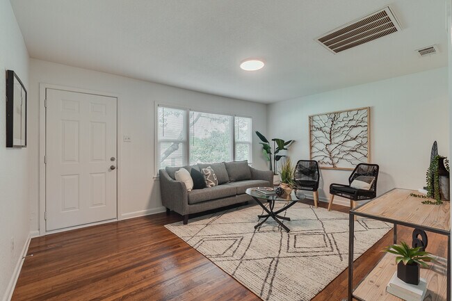 Foto del edificio - 3045 Olive Pl
