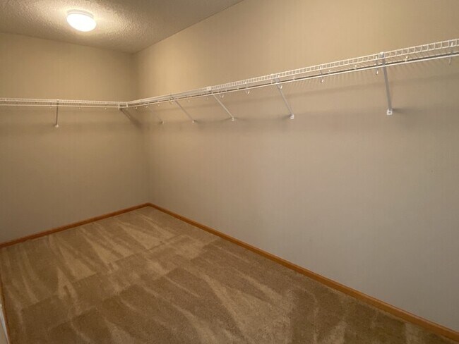 Foto del edificio - Charming 2 bed 2.5 bath Townhome in Woodbury - Available now!