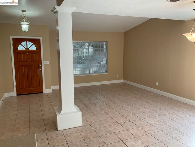 Foto del edificio - 4667 Christenson St