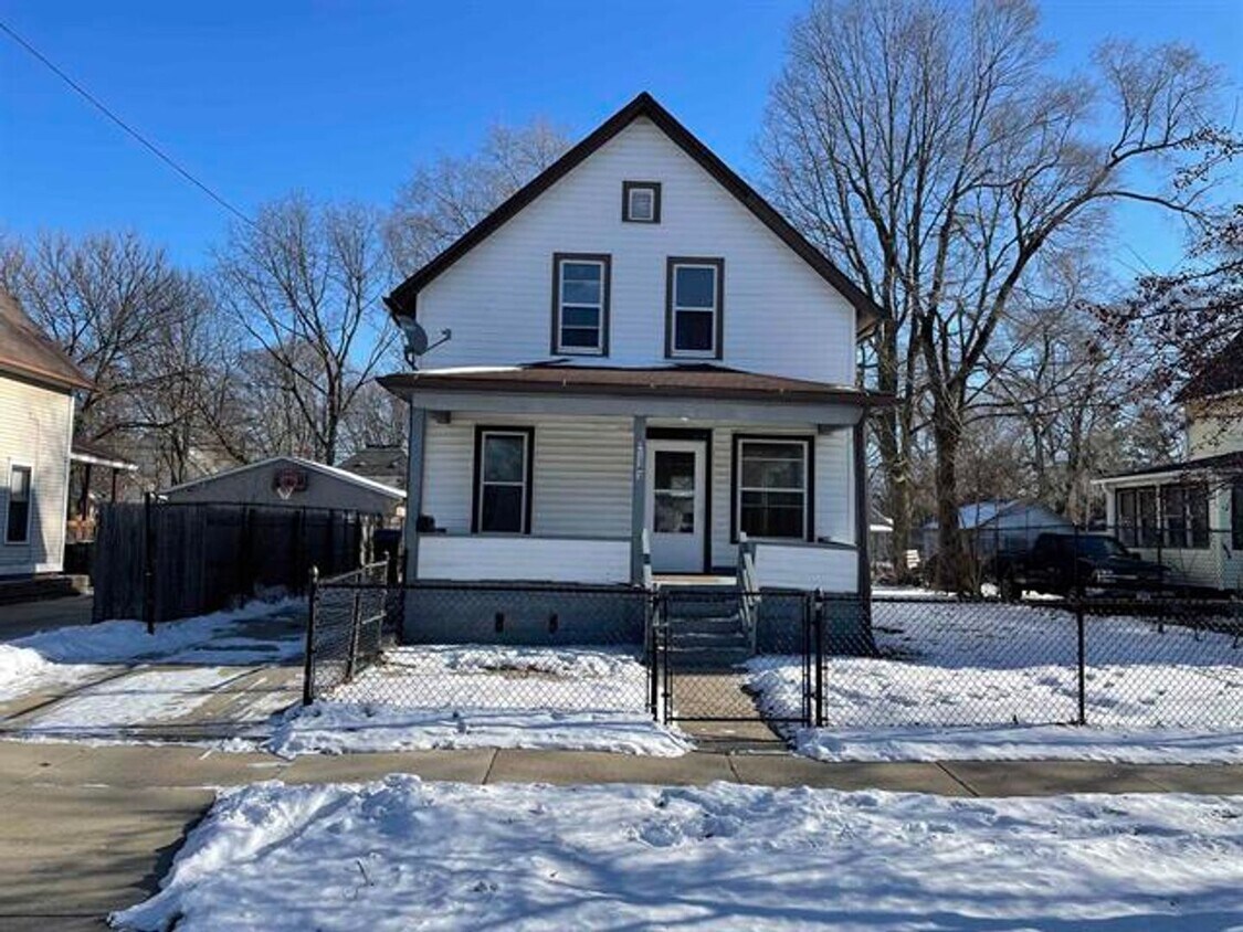 Primary Photo - 4 bedroom house
