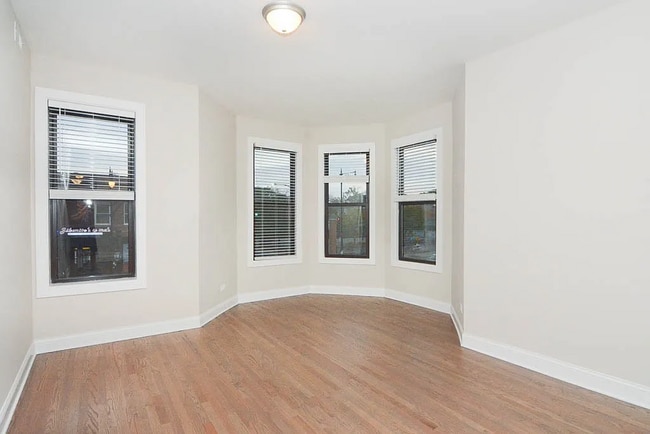 Foto del edificio - 3409 W Fullerton Ave