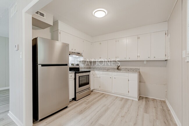Foto del edificio - REDUCED!