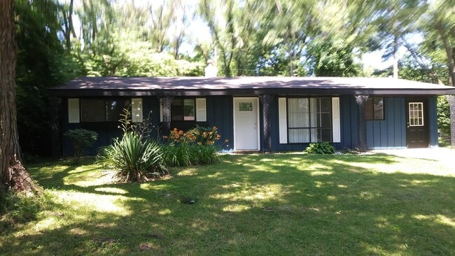 Building Photo - 3411 N Windcrest Dr