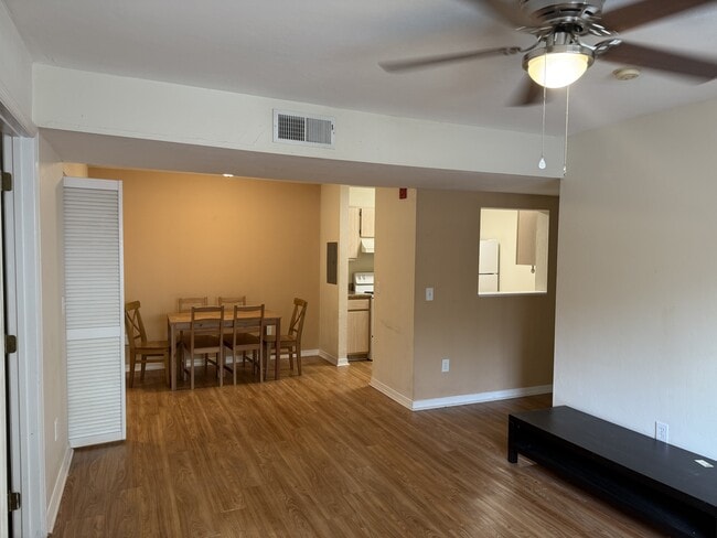 Foto del edificio - 2360 SW Archer Rd