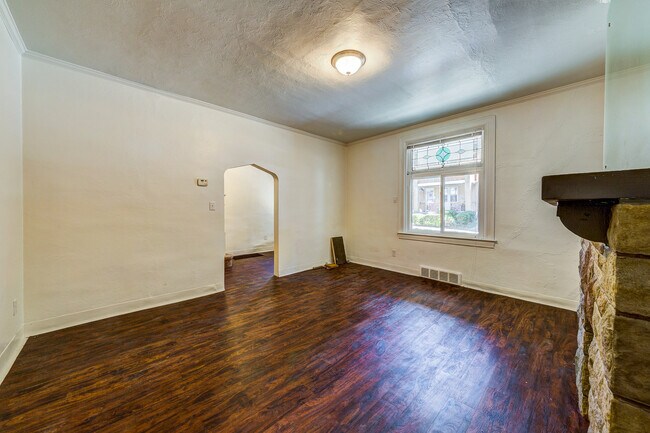 Foto del edificio - Available May 2024 - Traditional-style 3+ ...