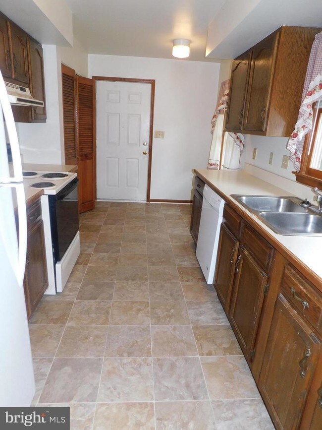 Building Photo - 5068 Tara Dr