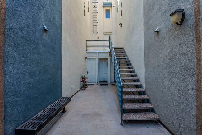 Foto del edificio - 615 E Portland St
