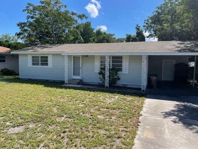 Foto del edificio - 2 bedroom 1 bath not too far from downtown...