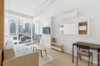 Building Photo - 360 Rue Mayor