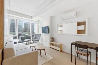 Building Photo - 360 Rue Mayor