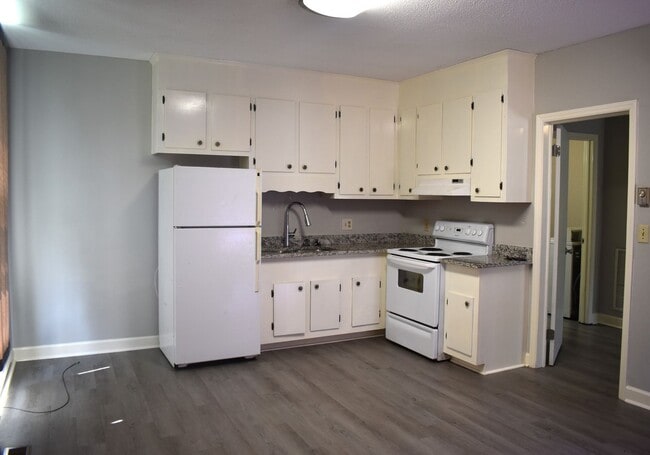 Foto del edificio - Newly Renovated 1 Bed/1 Bath Quadplex in C...