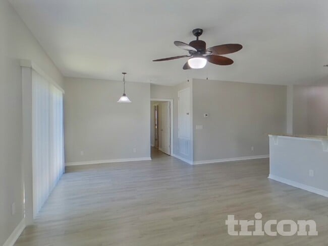 Building Photo - 4925 Rockvale Dr