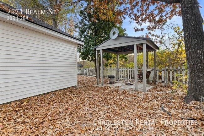 Building Photo - 2571 Realm St
