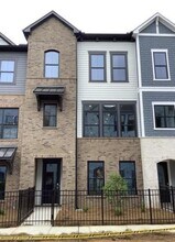 Building Photo - 670 Hudson Wy