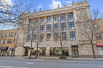 Building Photo - 1635 W Belmont Ave