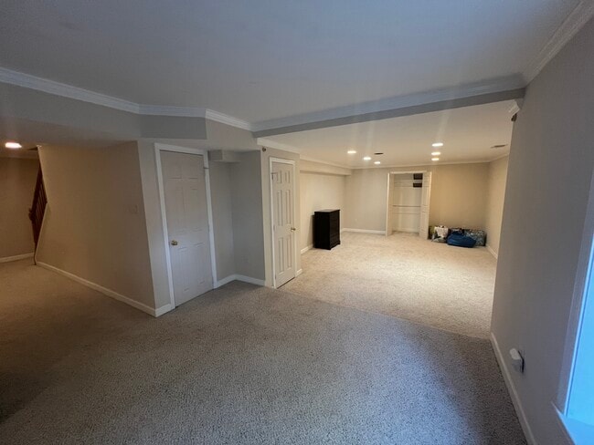Foto del edificio - 8302 Silverthorn Rd