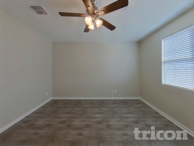 Building Photo - 19781 N Lauren Rd