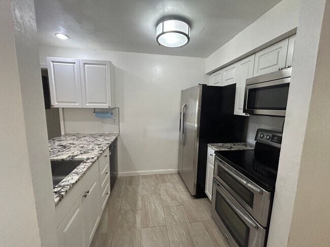 Foto del edificio - 2106 Nelson Rd N