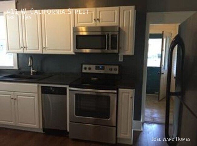 Building Photo - Vintage home in ideal location