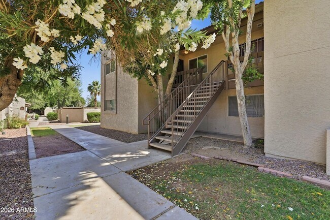 Foto del edificio - 520 N Stapley Dr