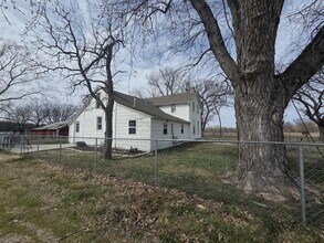Building Photo - 7114 Davis Creek Rd