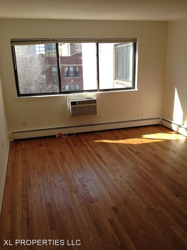 Primary Photo - 1024 W Catalpa Ave