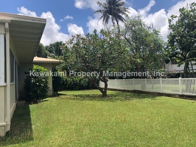 Building Photo - 5537 Haleola St