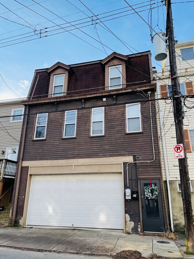 4 Bedroom House in the Southside 2 car g... House Rental in