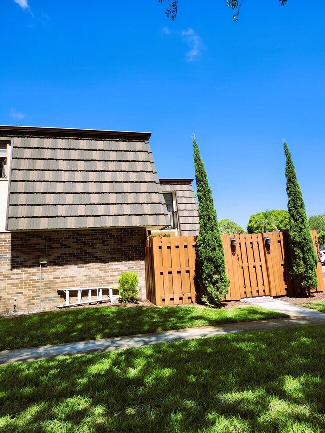 Foto del edificio - 1570 Forest Lakes Cir