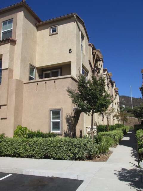 Building Photo - 467 Almond Rd