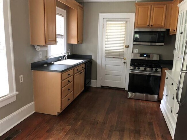 Foto del edificio - 1098 Los Angeles Ave NE