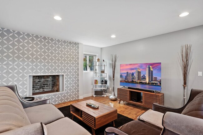 Foto del edificio - 4223 Woodland Dr