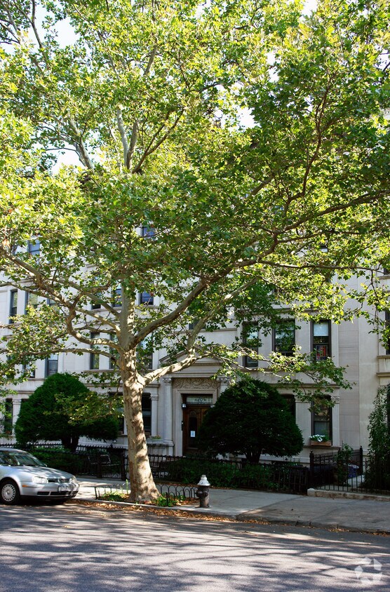 Building Photo - 457 3rd St