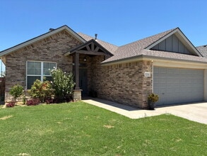 Building Photo - 1114 N Gardner Ave