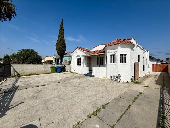 Foto del edificio - 607 W 101st St