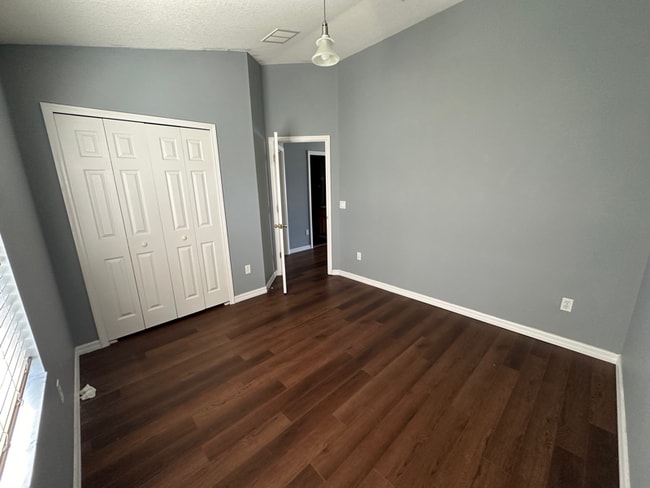 Foto del edificio - 6308 Lake Smith Cir